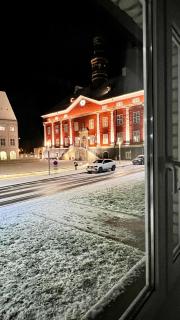 Town Hall Square View Apartment - 8