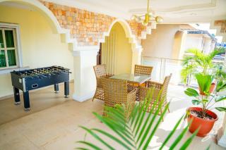 Spacious 4-Bedroom Apartment for families & groups - 3