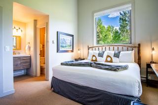 Modern Golf View Condo + Resort Amenities - 4