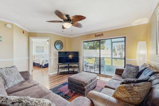 Waterfront condo with community pools & hot tub - walk to the beach - 9