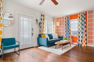 Bright and Quirky Hillcrest Craftsman - 9