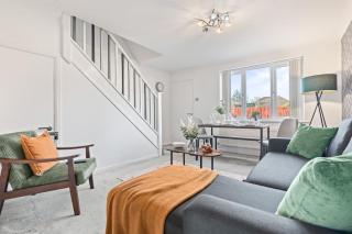 #77 Stylish Coventry home 2 bedroom parking - 0