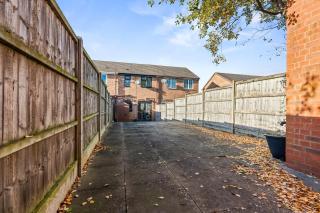 #77 Stylish Coventry home 2 bedroom parking - 5