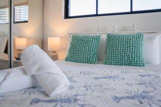 Broadbeach Waterside 2BR Luxury Apt - 3