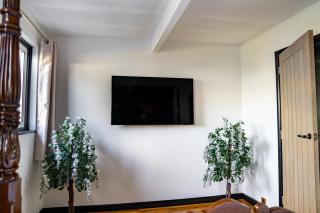 Romantic Seaside Chalet Retreat Solent Breezes - 5