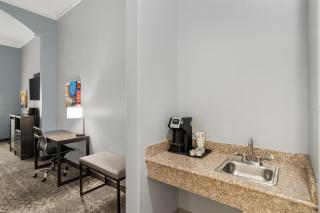 Best Western Plus New Caney Inn & Suites - 2