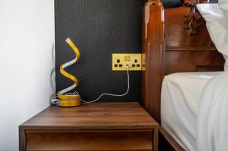 Romantic Seaside Chalet Retreat Solent Breezes - 4