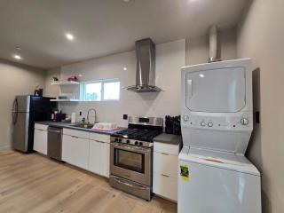 Modern 4 & 5 BR Townhomes Minutes from Downtown LA - 4