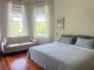 Quiet Sanctuary with Entertaining Garden Near Beach - 2