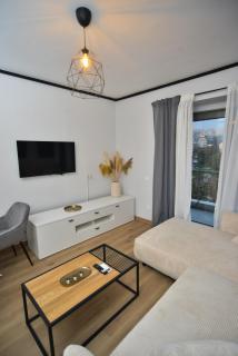 Black and white suites 4 - 0