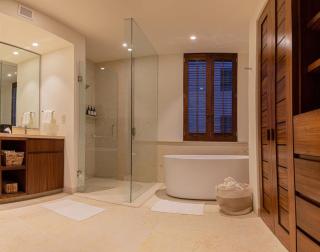 3 Bed Condo Sleeps 12 with Pool Ocean view HK - 1