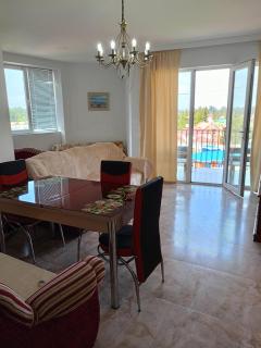 Двух комнатная квартира с видом на море - 8