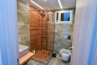 Black and white suites 5 - 4