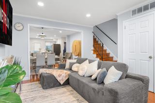 Modern 4BR Getaway 3 Min to OldTown Walk to Metro - 5