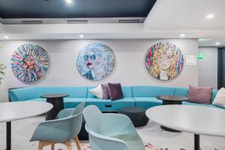 Contemporary Comfort Rooftop Views & Full Kitchen - 6