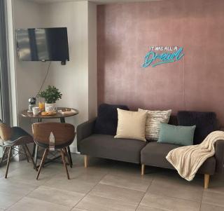 Skyline Studio Workspace & Rooftop Pool - 3