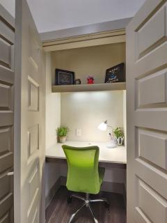 Mid West Galleria free parking gorgeous - 9