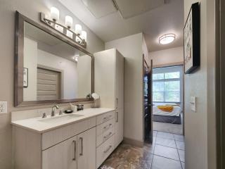 Mid West Galleria free parking gorgeous - 5