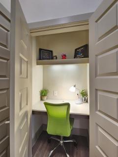 Mid West Galleria free parking gorgeous - 1