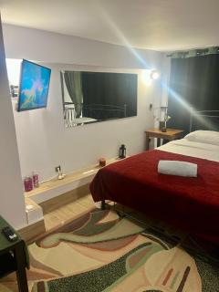 Chic & Cozy Apartment in Gazi, Athens - 8