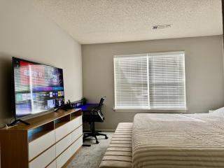 A private master room in modern complex shared apartment in Lawrenceville - 6