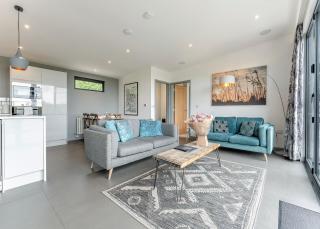 Swanborough Lakes Luxury Lodges - 9