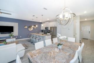 4964RS TOWNHOUSE 4 BEDROOMS & 3 BATHROOMS + POOL - 9