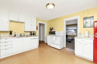 Vintage Westlake Gem Outstanding Location - 1