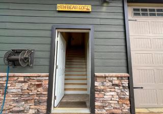 Exclusive Attraction Ticket Prices! Beautiful Lake Front Estate with Dock - 2