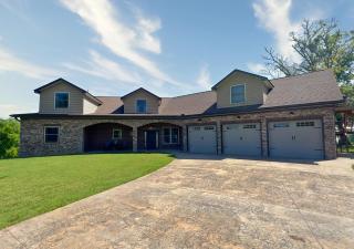 Exclusive Attraction Ticket Prices! Beautiful Lake Front Estate with Dock - 6