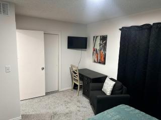 South Side Resort - Very Close Derby Turnpike Dtn - 8