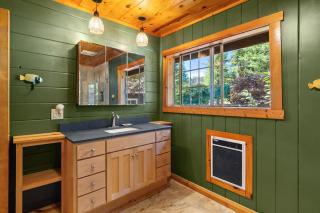 4 BR 3BA Redwood Retreat w Pool - 6