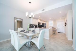 3161-205RF STOREY LAKE, CONDO 2/2 LAKE VIEW - 4