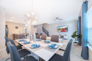 1100YL TOWNHOUSE 5 BEDROOMS & 4 BATHROOMS + POOL - 5