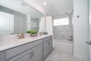 2990SL TOWNHOUSE 4 BEDROOMS & 3 BATHROOMS + POOL - 1