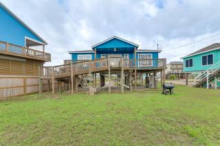 Ocean Views Second-Row Surfside Beach House - 8