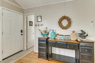 Ocean Views Second-Row Surfside Beach House - 4