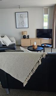 Waves Kaikoura Luxury Waterfront Apartment 1 - 6