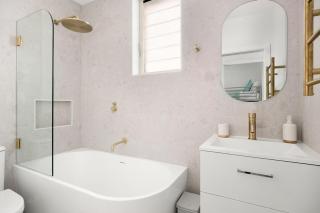 Charming 2Bed Home Near Cafés & Racecourse - 1