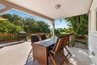 Vintage Westlake Hideaway with Patio & Lake Views - 1