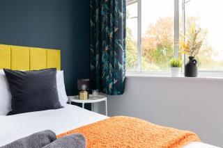 Spacious 3-Bed Apartment, Bournemouth, Sleeps 10 - 2