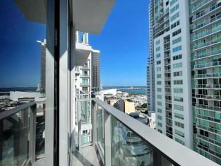 227-2212AM DOWNTOWN MIAMI STUDIO - 5