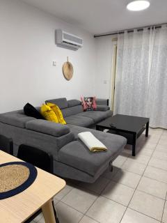 Front pool garden apartment - 9