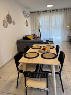 Front pool garden apartment - 7