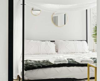 Family Fun in Boston Rooftop Pool & City Views - 6