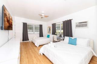 Sunny 2BR Miami Beach Apartment Perfect Location - 0