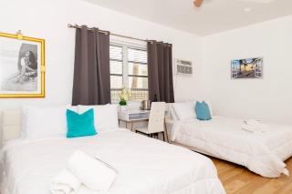 Sunny 2BR Miami Beach Apartment Perfect Location - 5