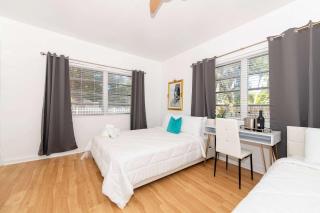 Sunny 2BR Miami Beach Apartment Perfect Location - 3