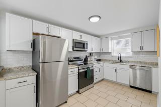 Modern 30 Day Stay Near Downtown Hospitals - 2