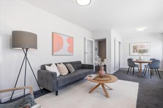 Bright 2BR Apartment Beside Green Meadows Park - 7